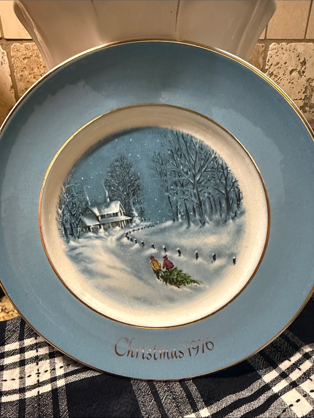 Avon Blue and White Christmas 1976 Decorative Dinner Plate